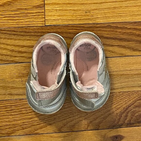 Stride Rite Kennedy Sneaker, Silver, Size 3 - Picture 9 of 10